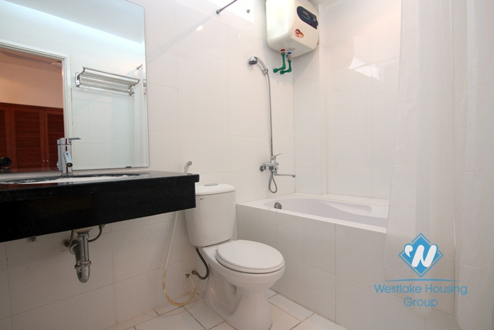 Lake view apartment available for rent in Quang An street, Tay Ho, Hanoi 